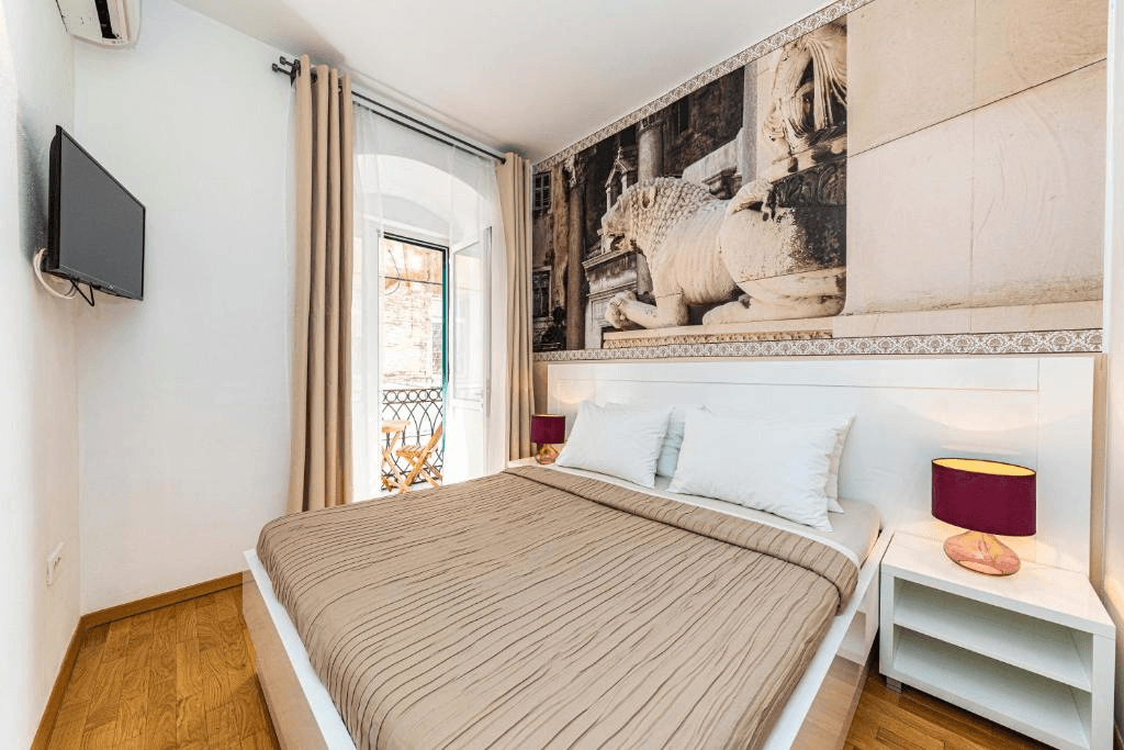 Riva City Rooms — interior detail